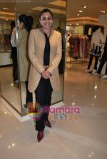 at the launch of Riyaz Ganji_s Summer 2010 collection in Atria Mall on 22nd April 2010 (38).JPG